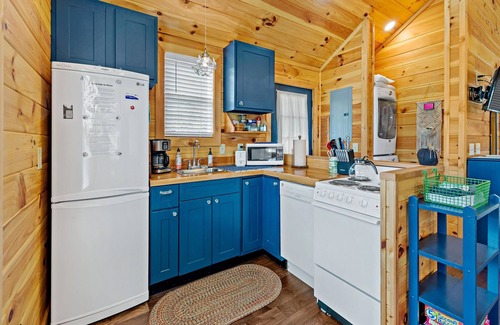 Old Fort Casa | Tiny Home-Mary Ida's Place - walkable location