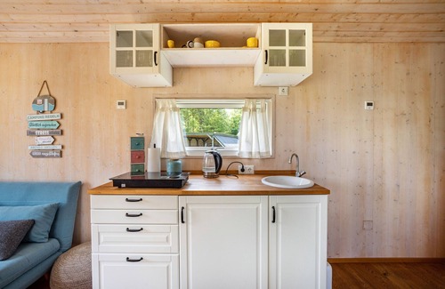 Fitzen Casa | Tiny Home 'Mit Blick Auf Den See' con jardín privado, Wi-Fi y aire acondicionado