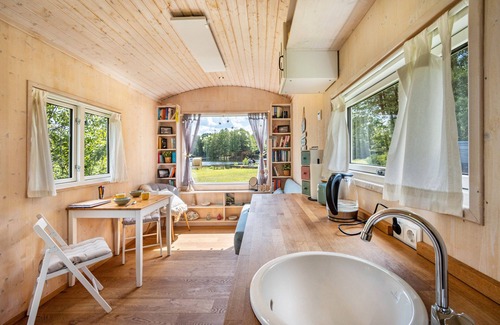 Fitzen Casa | Tiny Home 'Mit Blick Auf Den See' con jardín privado, Wi-Fi y aire acondicionado