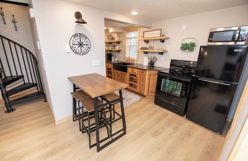 Sioux Falls Casa | Tiny Home on a Hill Close to Downtown, Sanford Premier Center and Airport