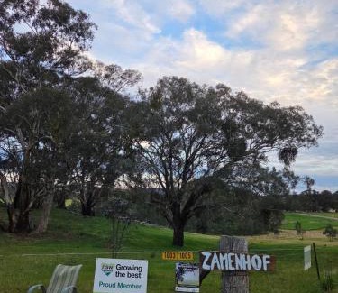 Yass River Apartamento | Tiny Home on Yass River - Private Farm Stay- Pet and Horse Friendly