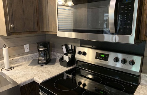 Blairsville Cabina | Tiny Home only 1 mile to Vogel State Park! Wandering Wood at the Reece Farm Vlg