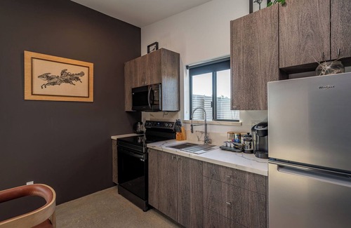 Yucca Valley Casa | Tiny Home - Salt Water Pool - Jacuzzi - Mini Golf - Sauna