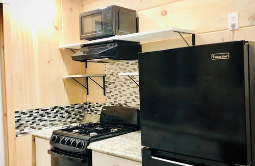 Farmington Falls Cabaña | Tiny Home ski Sugarloaf, Saddleback & Sunday River, pet friendly, furnished
