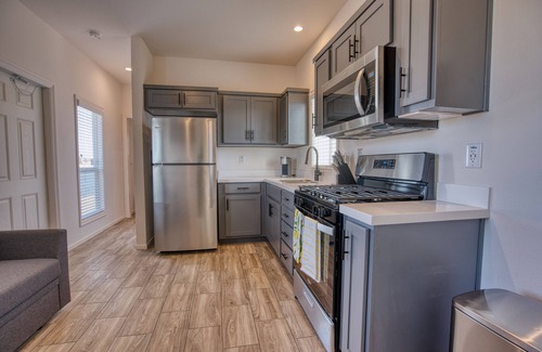 Ehrenberg Cabina | Tiny Home Sleeps 4 at Luxury RV Resort