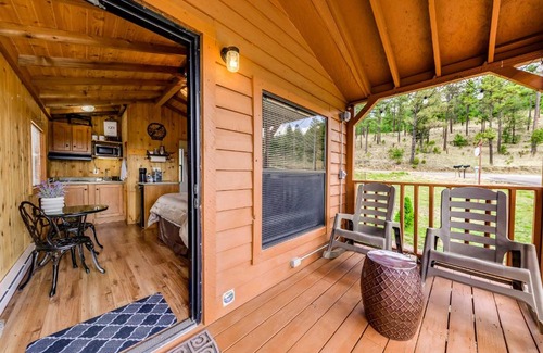 Mayhill Apartamento | Tiny Home with Covered Porch in Cloudcroft Area!