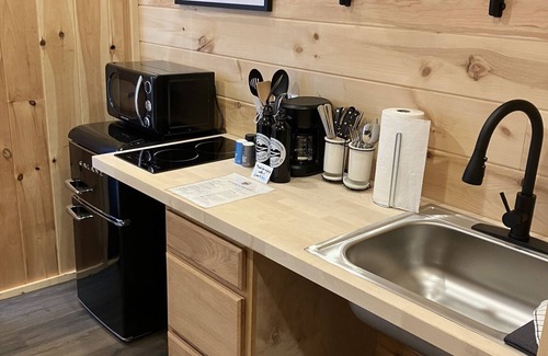 Grand Junction Casa | Tiny home with one queen bed on main floor.