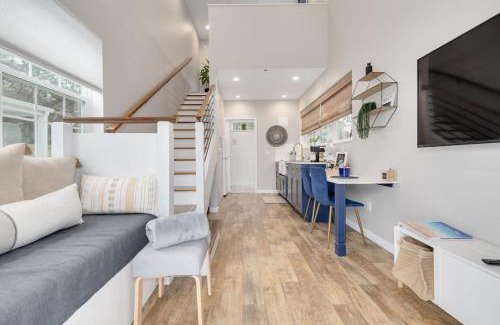 Downtown Dunedin Casa | Tiny Home with Pool in Heart of DT Dunedin