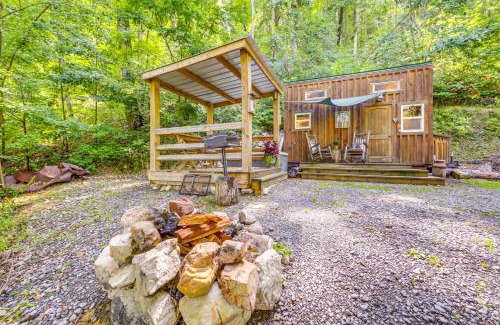 Newport Casa | Tiny Home with Private Sauna in Woods of Newport!