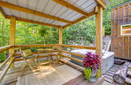 Newport Casa | Tiny Home with Private Sauna in Woods of Newport!