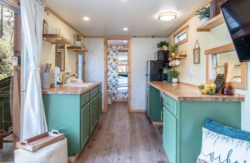 Oakhurst Casa | Tiny home with spa/firepit/and more!