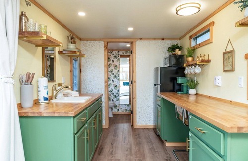 Oakhurst Casa | Tiny home with spa/firepit/and more!