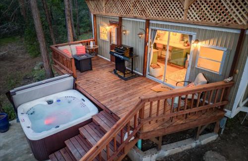 Oakhurst Casa | Tiny home with spa/firepit/and more