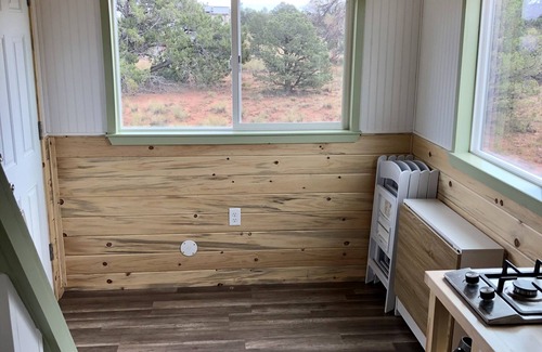 Valle Cabina | Tiny House, 30 min. to Grand Canyon and Air Conditioned!