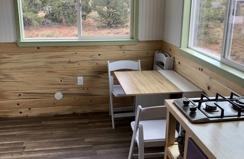 Valle Cabina | Tiny House, 30 min. to Grand Canyon and Air Conditioned!