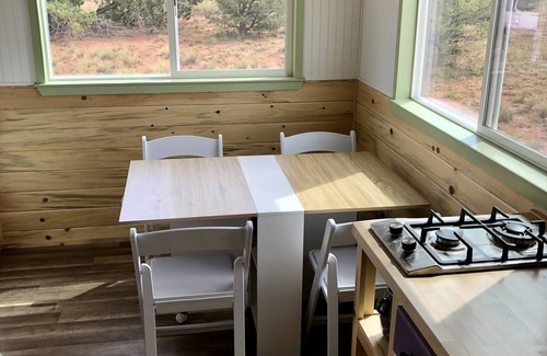 Valle Cabina | Tiny House, 30 min. to Grand Canyon and Air Conditioned!