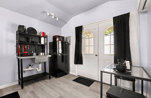 Port Orange Cabaña | Tiny house 4 mins to Daytona beach. 12 mins to Speedway and Airport.