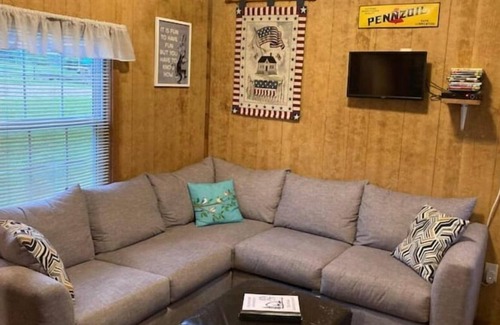 Leasburg Casa | Tiny House #5 – Two bedroom cabin near wineries, caves, hiking & floating!