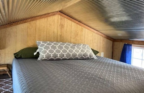 Leasburg Casa | Tiny House #7 – One bedroom cabin near wineries, caves, hiking & floating!