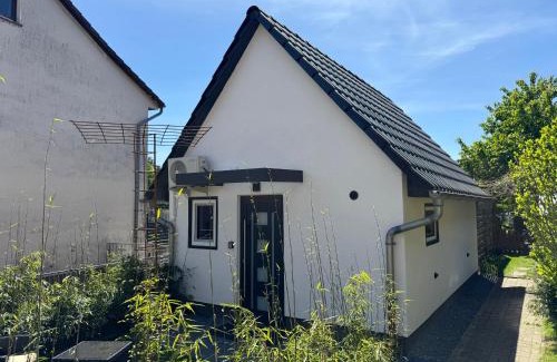 Borken Casa | Tiny House am See Dillich - Hunde willkommen - Eigener eingezäunter Garten - Ruhige Lage - Klima