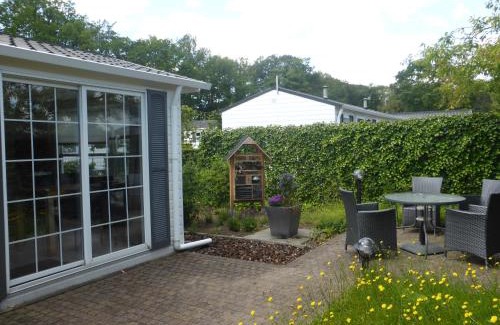 Municipality of Oisterwijk Chalet De Esquí | Tiny house Appelvinkje, huisje met bedstee in bosrijke omgeving