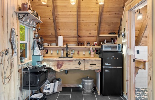 Henderson Cabina | Tiny House at Wishing Creek