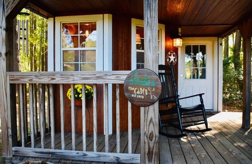 Chesterfield Cabina | Tiny House Cabin Unique in Town Stay