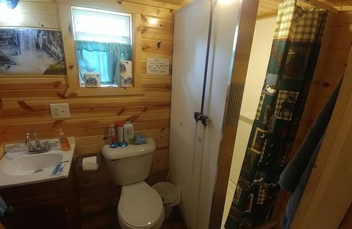 Lyndon Station Cabina | Pequeña casa / cabaña cerca de los Dells 10 de CA aislada - la cabaña escondida ...