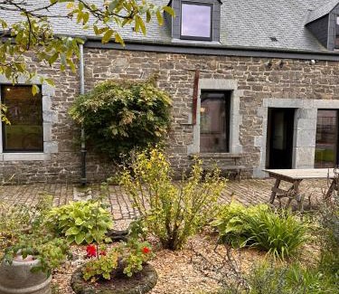 Vireux-Wallerand Casa | Tiny House dans les Bois Une Évasion Cozy pour Deux !