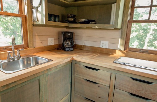Hot Springs Cabina | ¡La experiencia de Tiny House en su mejor momento!