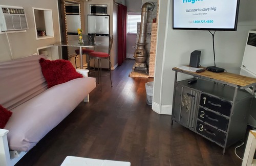 Wayland Casa | Acogedores pasos recientemente renovados al agua ... toda la casa