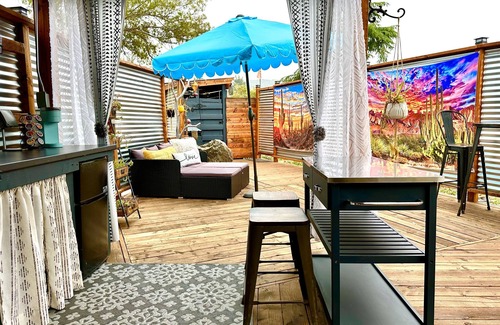 El Cajon Cabina | Tiny House Farm Stay with Outdoor Kitchen, Private Deck & Shared Pool