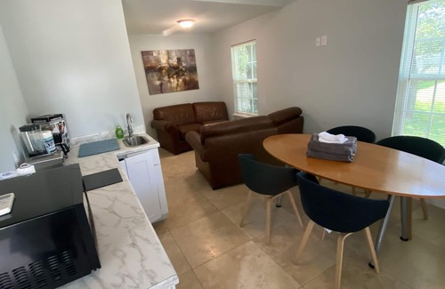North San Antonio - SAT Apartamento | Tiny House for 4 Safe and Great Location