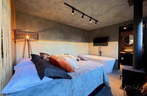 Vila Suica Apartamento | Tiny House Grindelwald | Banheira + Lareira