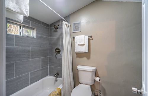 Oak Cliff Cabaña | Tiny house in Bishop Arts!