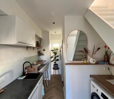 Municipality of Aalsmeer Apartamento | Tiny House in center Aalsmeer I Close to Schiphol & Amsterdam