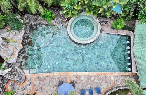 Palma Cabina | Tiny House in La Fortuna with Jacuzzi and Pool