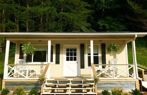 Clayton Casa | Pequeña casa en las montañas: cascada, jacuzzi y espectaculares vistas a la granja