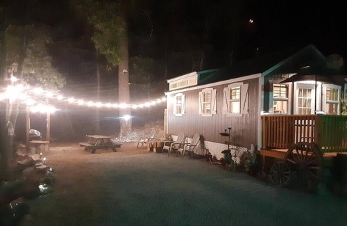 Montague Cabina | Tiny house on private 20 acres along the Klamath River.