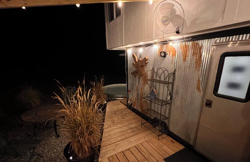 Ellisville Otro | Tiny house on small farm minutes away from HGTV's Hometown Laurel & Hattiesburg