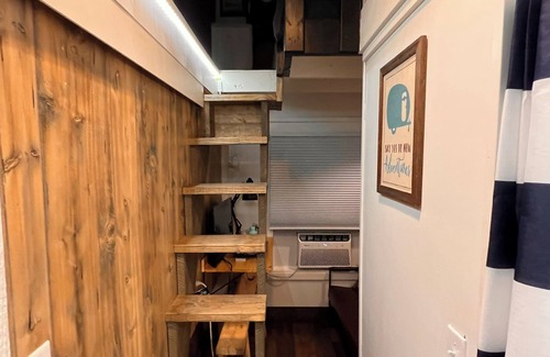 Ellisville Otro | Tiny house on small farm minutes away from HGTV's Hometown Laurel & Hattiesburg