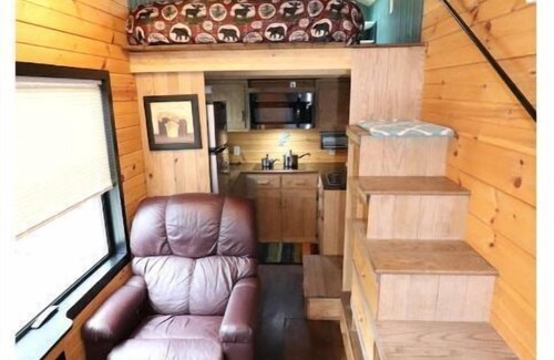 Greentown Casa | Tiny house on the creek!! Pocono Mountain Escape!!