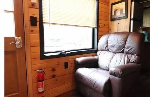 Greentown Casa | Tiny house on the creek!! Pocono Mountain Escape!!