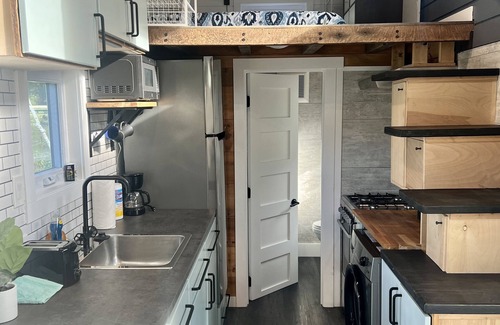 Dorchester Casa | Tiny House on Upper Iowa River w/ hot tub