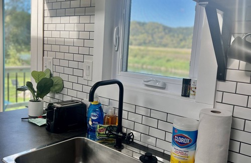 Dorchester Casa | Tiny House on Upper Iowa River w/ hot tub