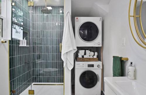 MLK Casa | Tiny House-Sleeps 4-Kitchen-Washer/Dryer-Patio