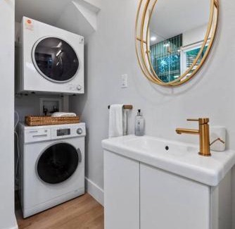 MLK Casa | Tiny House-Sleeps 4-Kitchen-Washer/Dryer-Patio