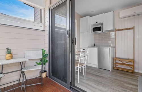 Sanctuary Point Cabina | Tiny House Stayz Stay for 3 Pay for 2! - House 3