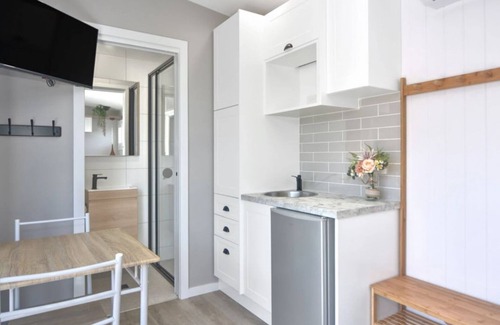 Sanctuary Point Cabina | Tiny House Stayz Stay for 3 Pay for 2! - House 3