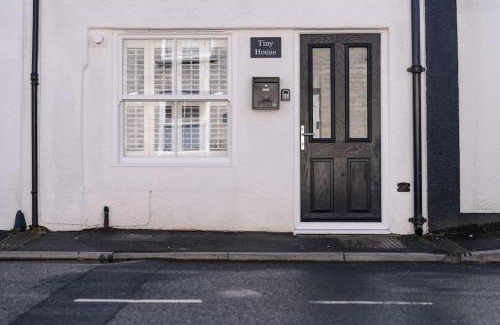 Somerton Casa | Tiny House, Stunning 1 Bed, Super King, Freestanding Bath, Parking